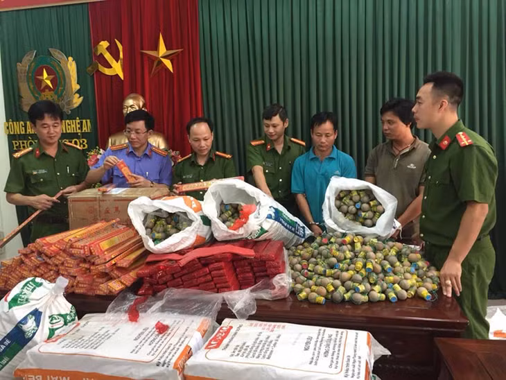  Số pháo thu được tại cơ quan công an.
