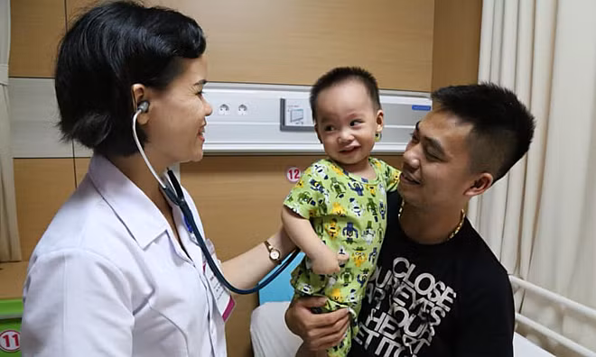 Bệnh nhi khỏe lại sau 2 tuần điều trị. Ảnh: Bệnh viện cung cấp.