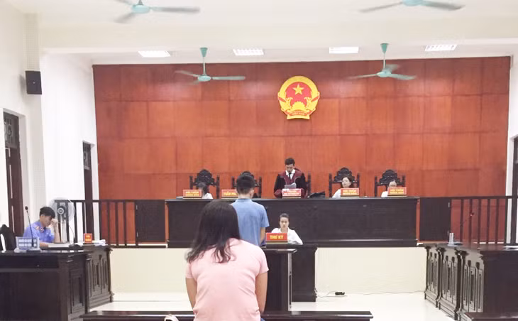 TAND tỉnh vừa đưa ra xét xử sơ thẩm vụ án hình sự tội “Hiếp dâm người dưới 16 tuổi” và tội “Dâm ô với người dưới 16 tuổi” đối với bị cáo Trần Hữu Thịnh (sinh năm 1979), trú tại thị trấn Cô Tô, huyện Cô Tô.