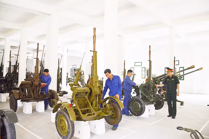 Cán bộ, nhân viên Đại đội Kho 29, Phòng Kỹ thuật bảo dưỡng VKTBKT.