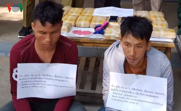  Hai đối tượng Chạ và Sông cùng tang vật tại cơ quan chức năng.