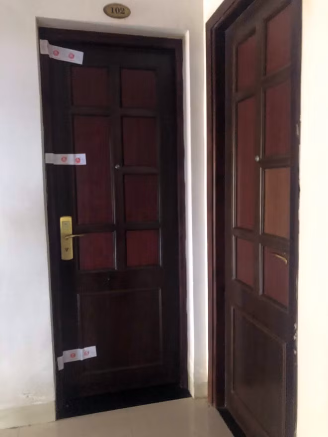 Căn phòng khách sạn niêm phong phục vụ công tác điều tra.