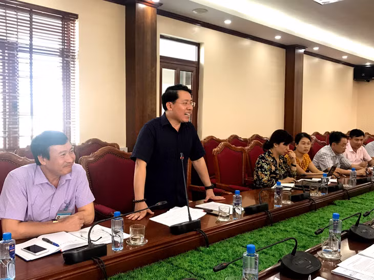 Bí thư Huyện ủy, Chủ tịch UBND huyện Trần Như Long thông tin về hoạt động xúc tiến đầu tư, nâng cao năng lực cạnh tranh của huyện.