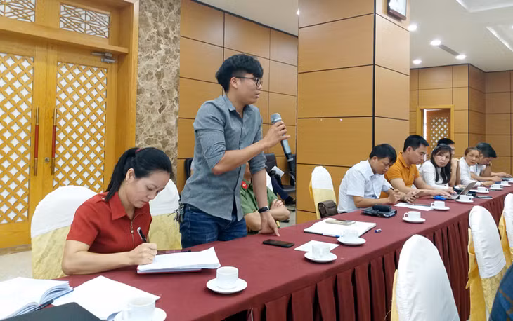 Đại diện cơ quan thông tấn, báo chí nêu câu hỏi tại hội nghị