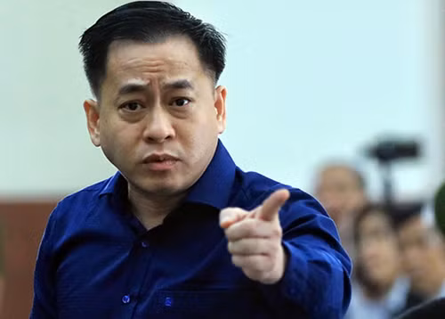 Vũ Nhôm trong lần ra tòa tháng 4. Ảnh: Hữu Khoa.