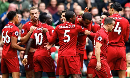 Liverpool chưa được sở hữu cup thật nếu vô địch ở vòng cuối. Ảnh: AFP.