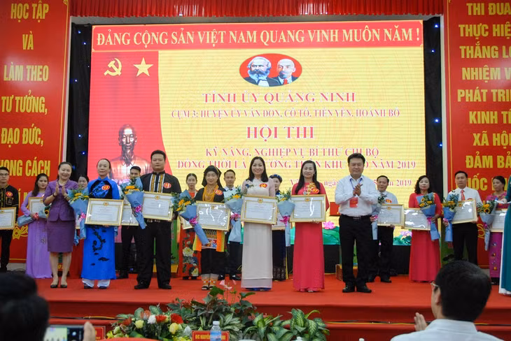 Kết thúc Hội thi, Ban giám khảo trao 5 giải A cho 5 thí sinh xuất sắc nhất.