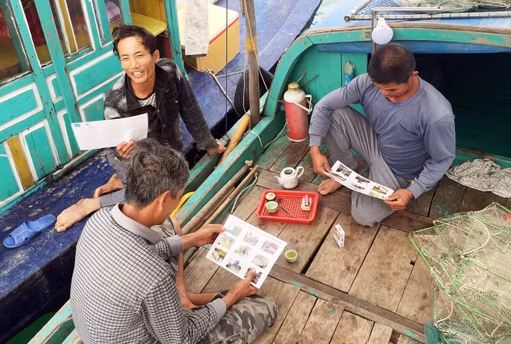 Công tác tuyên truyền, phổ biến pháp luật về bảo vệ nguồn lợi thủy sản luôn được huyện Vân Đồn thực hiện với nhiều nội dung, hình thức phong phú, đa dạng. 