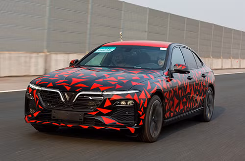 Xe bắt đầu chạy thử ở Việt Nam.