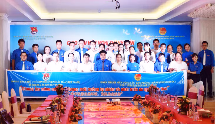 Chương trình giao lưu giữa huyện Đoàn Hải Hà với Đoàn Thanh niên Khu Phòng Thành (Trung Quốc).