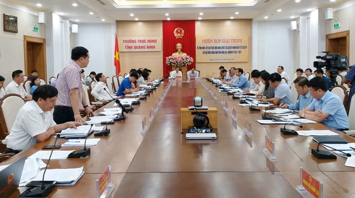Quang cảnh phiên giải trình