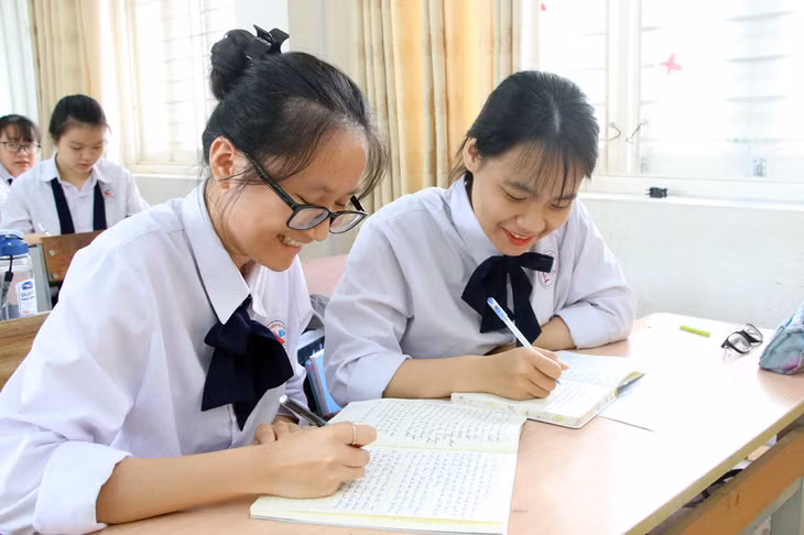 Cùng nhau viết cho nhau những dòng lưu bút