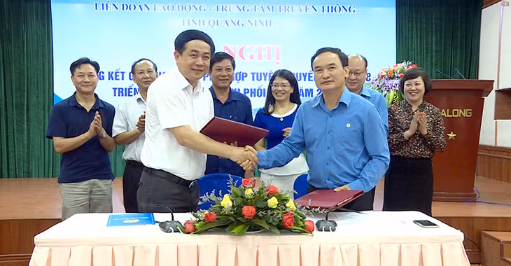 LĐLĐ - Trung tâm truyền thông tỉnh ký kết chương trình phối hợp năm 2019.