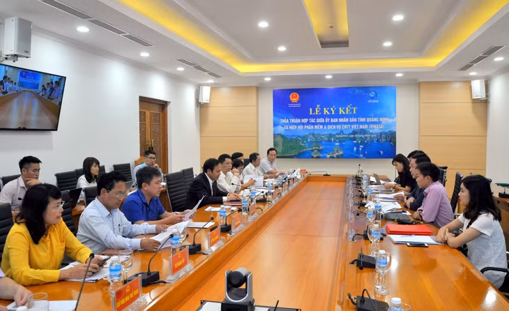 Quang cảnh buổi làm việc.