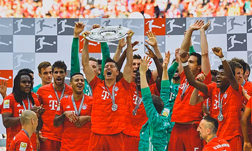 Bayern là đội đầu tiên trong lịch sử vô địch Bundesliga bảy mùa liên tiếp. Đội bóng thuộc bang Bavaria này thống trị giải vô địch Đức kể từ mùa 2012-2013 đến nay.