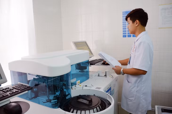 Cùng với đầu tư hạ tầng, trang thiết bị, Trung tâm Y tế Hải Hà cũng quan tâm đào tạo nâng cao trình độ cho đội ngũ y, bác sĩ của đơn vị.