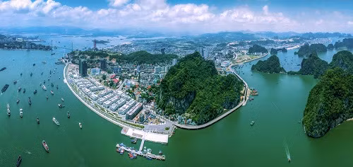  Hòn Gai sở hữu những nét đặc trưng của Hạ Long mà không bất cứ vùng đất nào có được.