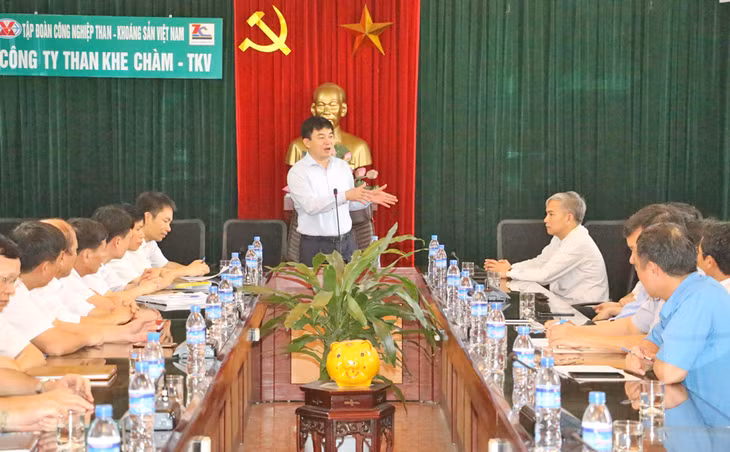 Đồng chí Ngô Hoàng Ngân, Phó Bí thư Tỉnh ủy, phát biểu tại buổi làm việc với Công ty Than Khe Chàm.
