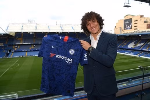  Luiz ở lại Chelsea thêm 2 năm.