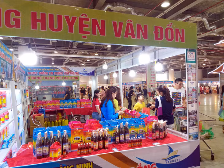 Sản phẩm của huyện Vân Đồn tham gia Hội chợ OCOP Quảng Ninh hè năm 2019