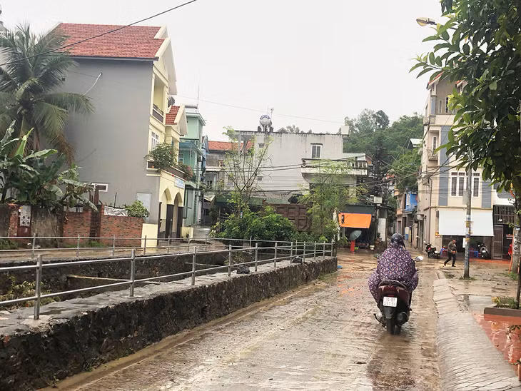 Nước đã rút tại khu vực điểm ngập lụt khu 3, phường Cao Thắng.