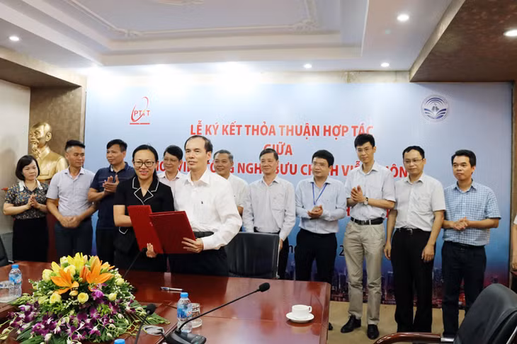 Giám đốc Sở TT-TT Quảng Ninh và Giám đốc Học Viện CNBCVT ký kết hợp tác toàn diện trong lĩnh vực CNBCV.