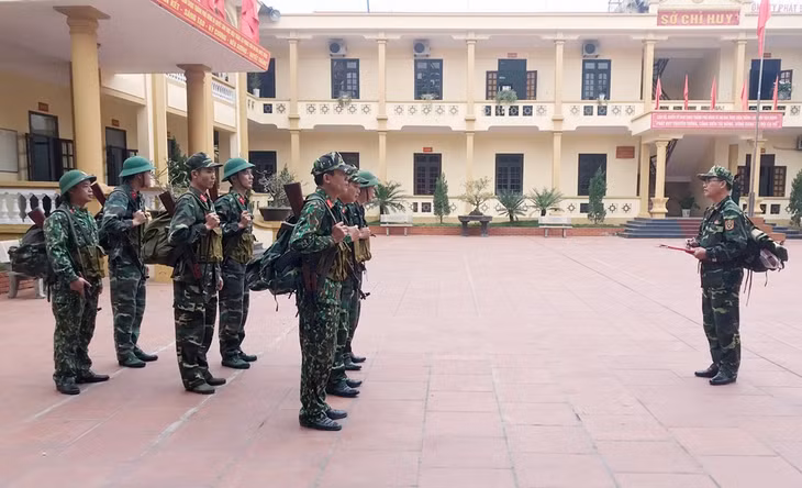 Ban CHQS TP Uông Bí tổ chức luyện tập chuyển trạng thái sẵn sàng chiến đấu năm 2019.