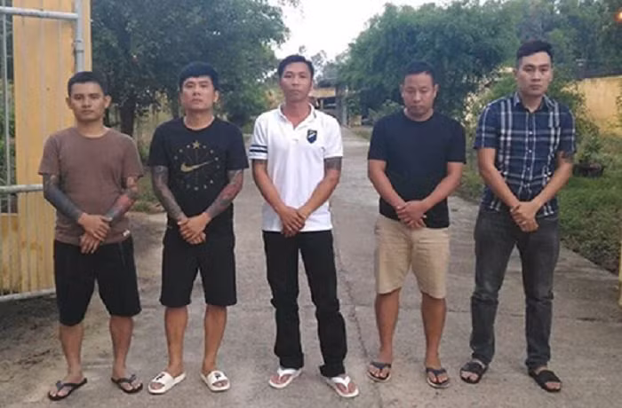 Nhóm người trong đường dây cá độ bóng đá hơn 600 tỷ đồng bị bắt giữ. (Ảnh: C.A) 