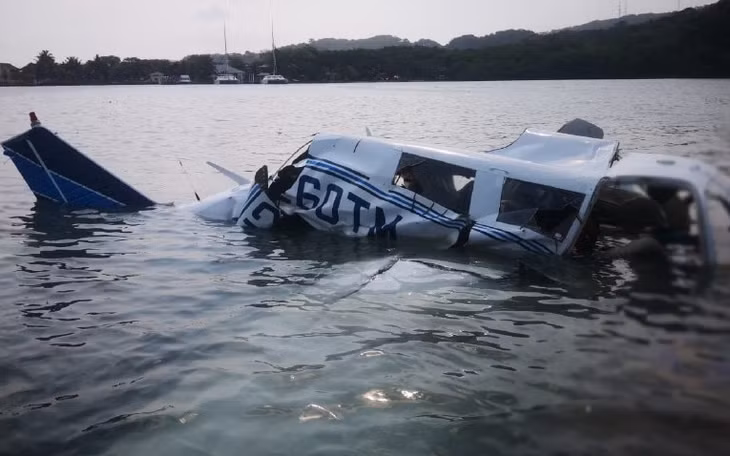 Chiếc máy bay gặp nạn. Ảnh: AFP.