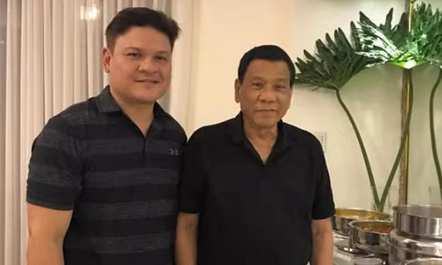 Tổng thống Philippines Rodrigo Duterte (phải) và con trai Paolo. Ảnh: Facebook.