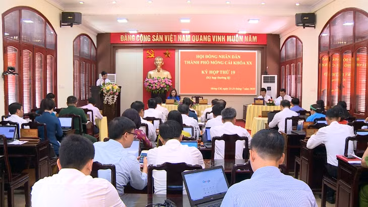 Quang cảnh kỳ họp.