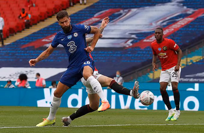 Giroud mở tỷ số.
