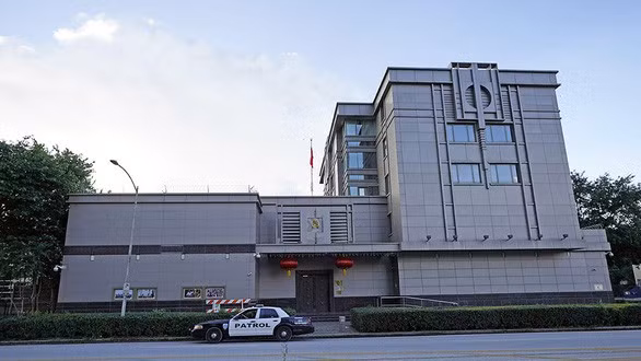 Tổng lãnh sự quán Trung Quốc tại thành phố Houston, bang Texas, Mỹ ngày 22/7. Ảnh:AP.