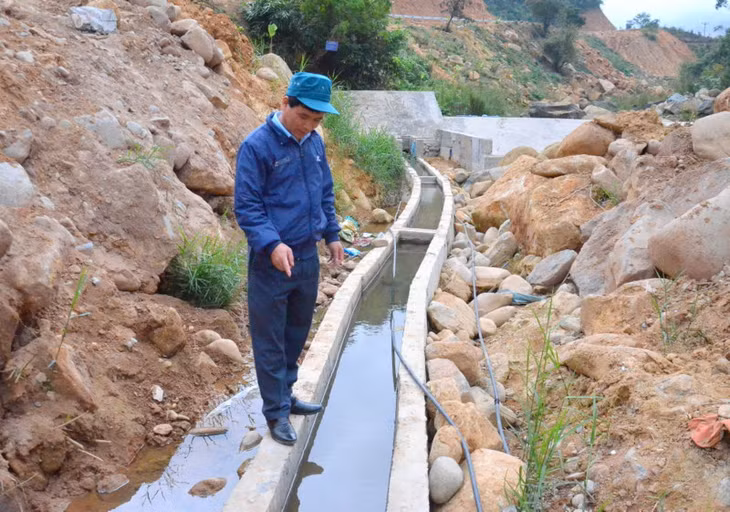 Hệ thống kênh tưới Nà Lỳ, thôn Nà Ếch, xã Húc Động góp phần đảm bảo việc tưới tiêu cho vùng sản xuất nguyên liệu tập trung gần 93ha trồng cây dong riềng tại đây.