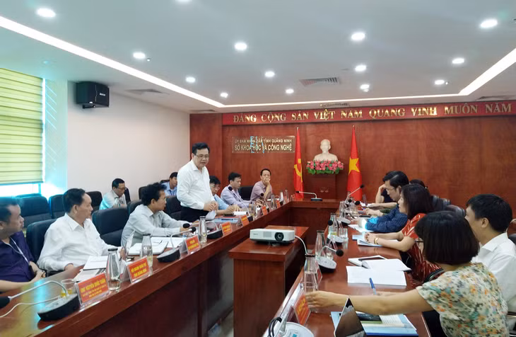 Quang cảnh buổi làm việc.