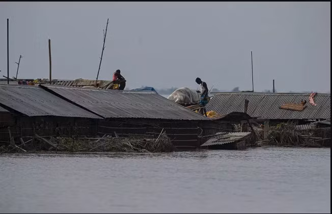 Ngập lụt nghiêm trọng tại bang Assam. (Ảnh: AP)