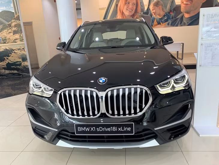BMW X1 giảm giá sâu đến 300 triệu đồng. 