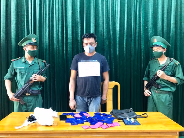 Đối tượng cùng tang vật.