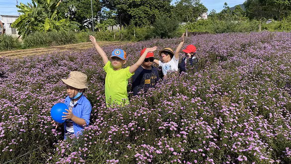 Khởi động mùa du lịch hè, các bé mầm non trong một tour du lịch đến Bà Rịa - Vũng Tàu ngày 12-7 - Ảnh: MINH HUỲNH