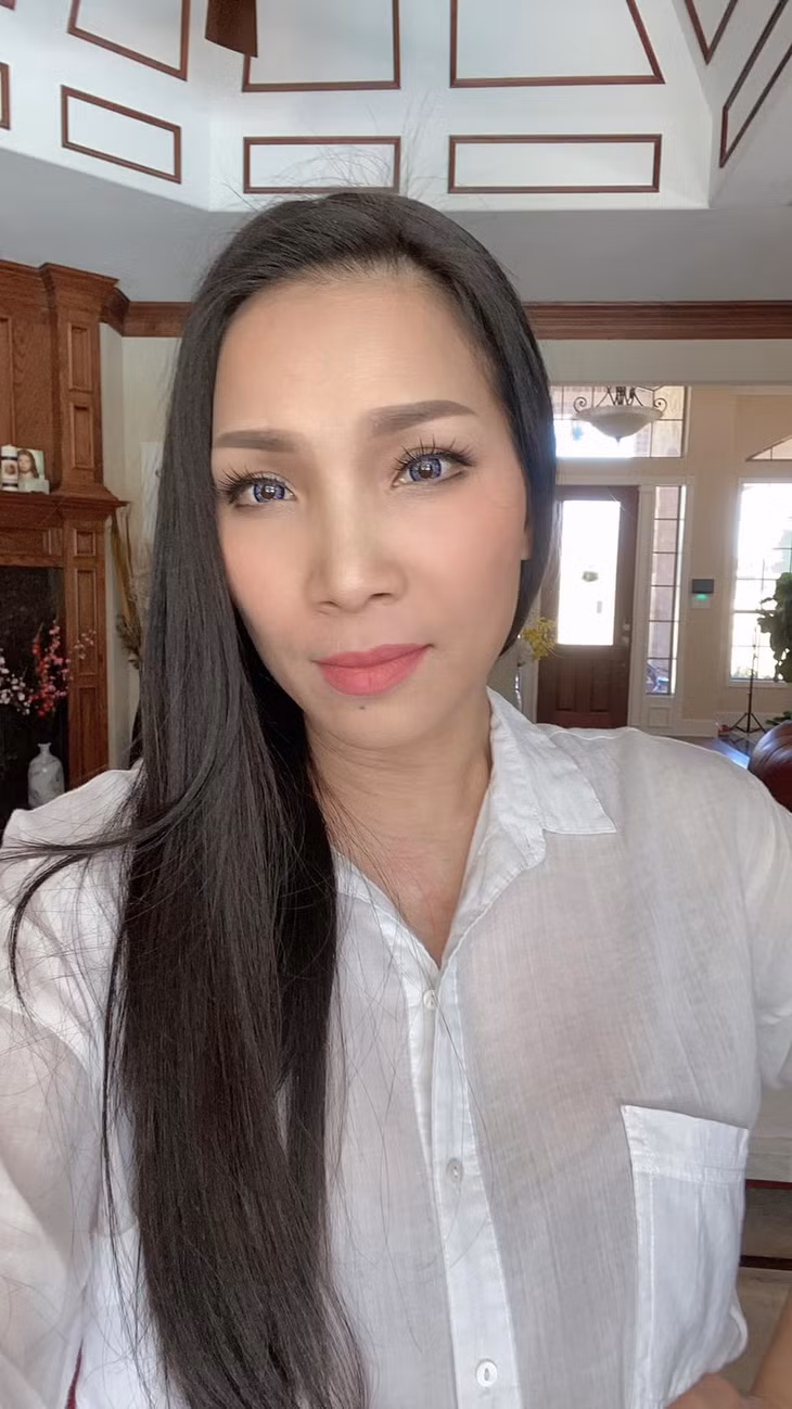 Ca sĩ Hồng Ngọc.