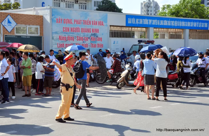 Các lực lượng chức năng tích cực đảm bảo an ninh trật tự, an toàn giao thông tại khu vực Sun World Ha Long Complex - một trong những địa điểm du lịch trọng điểm, thu hút đông khách du lịch trên địa bàn phường Bãi Cháy.