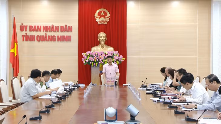 Đồng chí Nguyễn Văn Thắng,Chủ tịch UBND tỉnh chủ trì cuộc họp