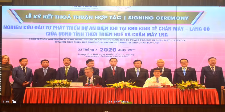 Các doanh nghiệp và địa phương ký kết thỏa thuận hợp tác đầu tư phát triển dự án năng lượng. 