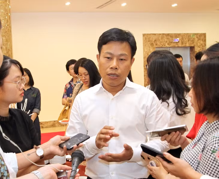 Thứ trưởng Lê Quân trao đổi với báo chí liên quan đến việc mở rộng đối tượng được hỗ trợ theo gói 62.000 tỷ đồng.