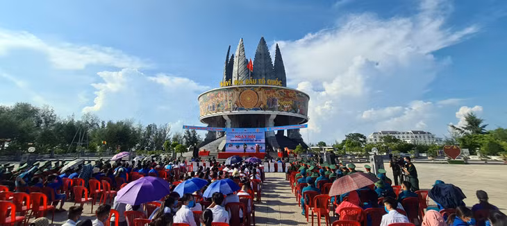 Quang cảnh Ngày hội Thanh niên với biển, đảo quê hương năm 2020 tại Cụm thông tin Cổ động Sa Vĩ.