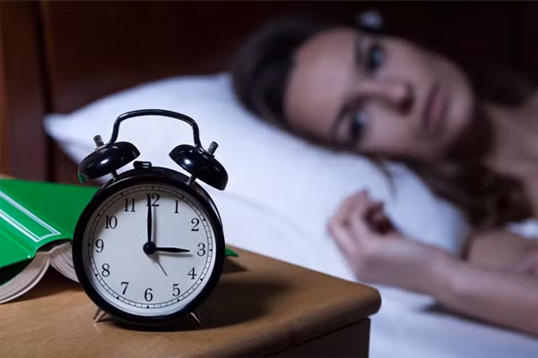 Thức dậy vào 3-5h sáng là dấu hiệu của người có phổi bất ổn. Ảnh minh họa: Psypost