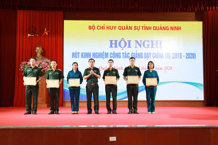 Hội nghị rút kinh nghiệm 