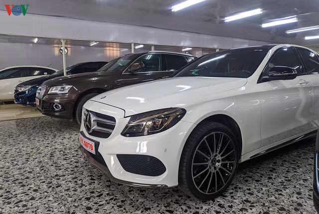 Các mẫu xe cũ hạng sang rất kén khách.