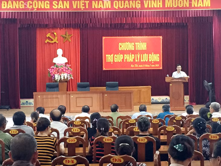 Quang cảnh buổi trợ giúp pháp lý tại phường Mạo Khê (TX Đông Triều).