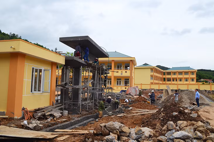 Trường TH&THCS xã Kỳ Thượng đang được hoàn thiện để sẵn sàng phục vụ cho năm học tới.